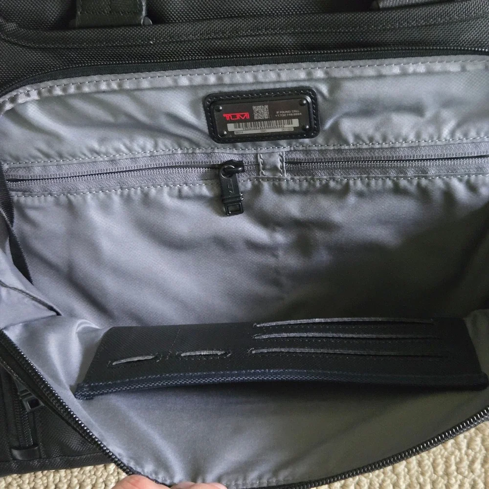 Tumi Alpha 2 Slim Deluxe Briefcase Portfolio 26110D2 Ballistic Nylon Laptop Read